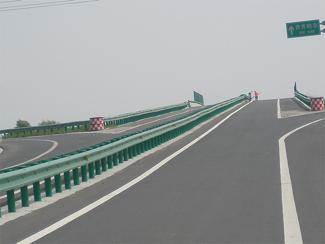 昌邑高速公路护栏的材质与规格